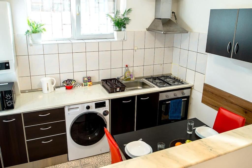 Cosy One Bedroom Flat With Free Parking & Wifi Cluj-Napoca Eksteriør billede